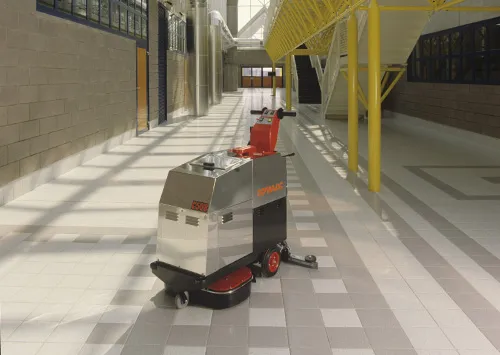 Lancement des autolaveuses accompagnées Comac C40 et C50